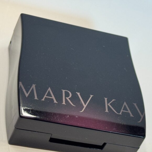 💋 Mary Kay Mini Magnetic Compact Case (Empty) - Picture 1 of 3